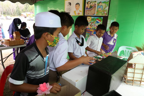 มอบทุนทำนุบำรุงศาสนสถานและทุนการศึกษา3จชต. z13 - มอบทุนทำนุบำรุงศาสนสถานและทุนการศึกษา3จชต.