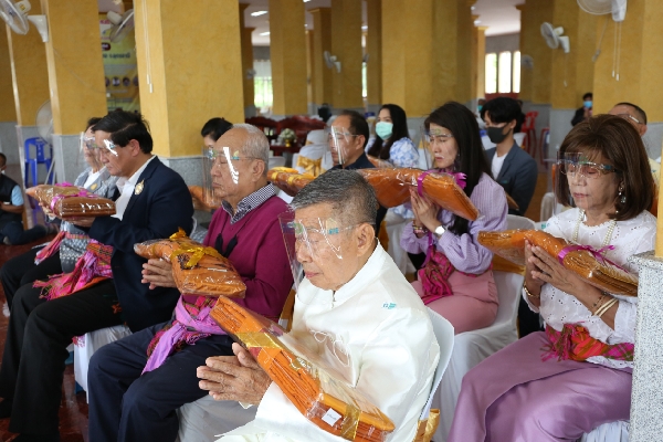 น.อ.(พิเศษ)คัมภีร์ ถวายผ้าป่าตั้ง “มูลนิธิพิทักษ์พระพุทธศาสนา” Pl1 - น.อ.(พิเศษ)คัมภีร์ ถวายผ้าป่าตั้ง “มูลนิธิพิทักษ์พระพุทธศาสนา”