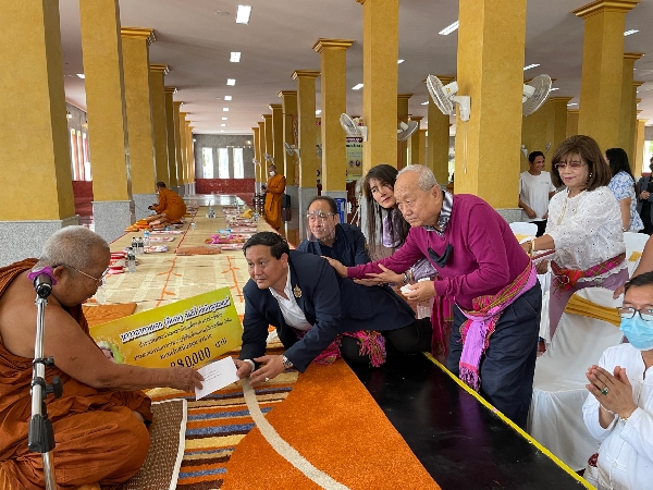 น.อ.(พิเศษ)คัมภีร์ ถวายผ้าป่าตั้ง “มูลนิธิพิทักษ์พระพุทธศาสนา” Pl2 - น.อ.(พิเศษ)คัมภีร์ ถวายผ้าป่าตั้ง “มูลนิธิพิทักษ์พระพุทธศาสนา”